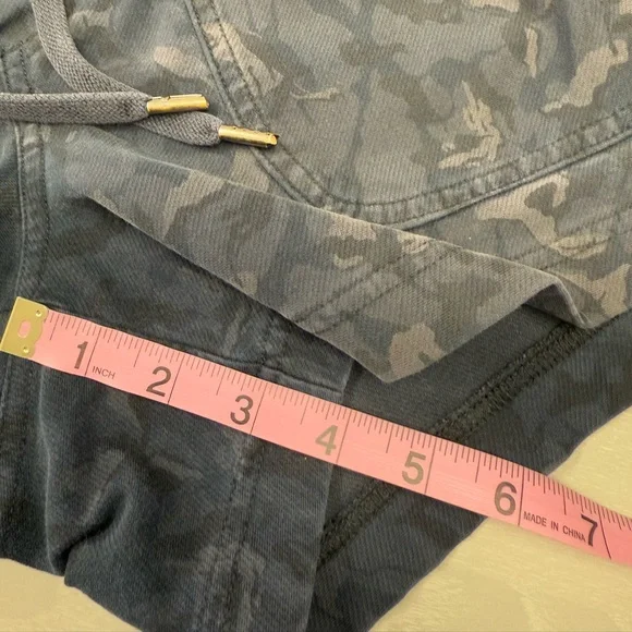 Athleta Black Camo Women's Shorts - Picture 6 of 6